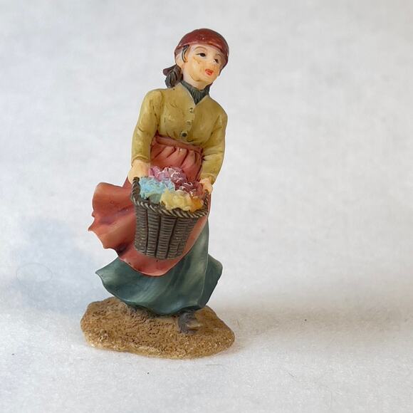Grandeur Noel 2001 Bethlehem Village Woman w/ Basket O'Well Porcelain Resin - Picture 1 of 10